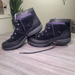 Dansko Waterproof Slip Resistant Suede Leather Hiking Boots Paulette Sz 42 NWOT